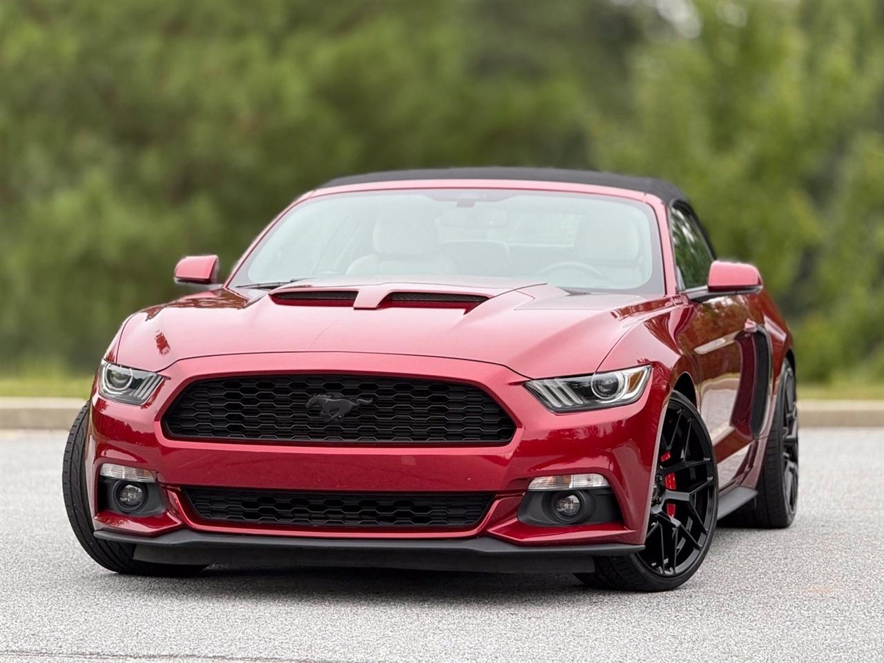 Ford Mustang photo 2