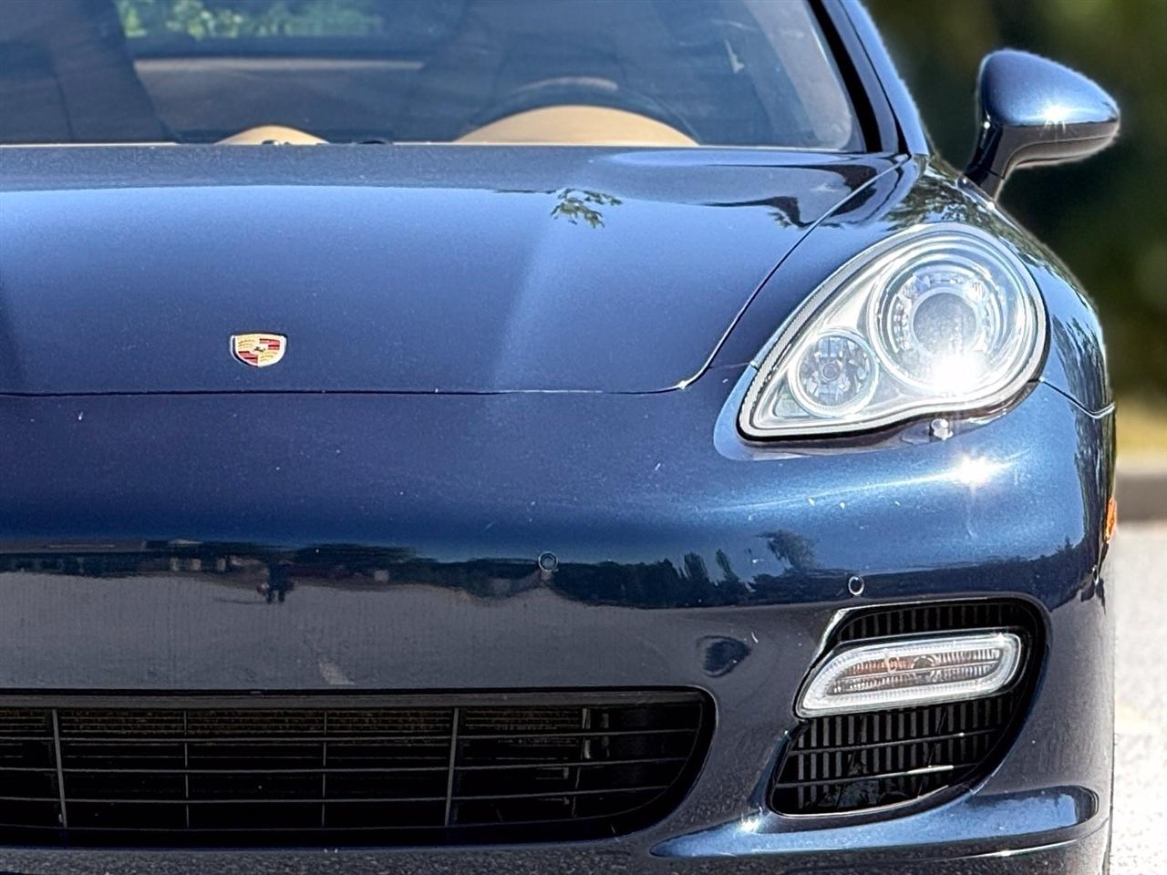 Porsche Panamera  2012