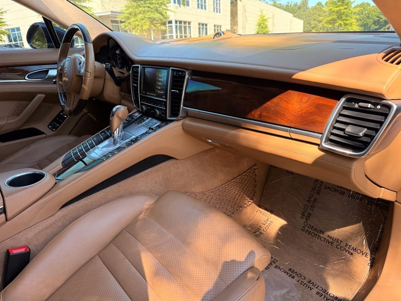 Porsche Panamera  2012
