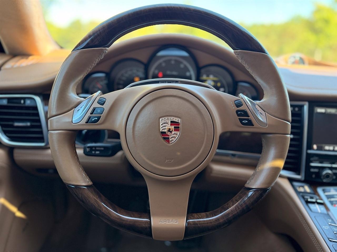 Porsche Panamera  2012