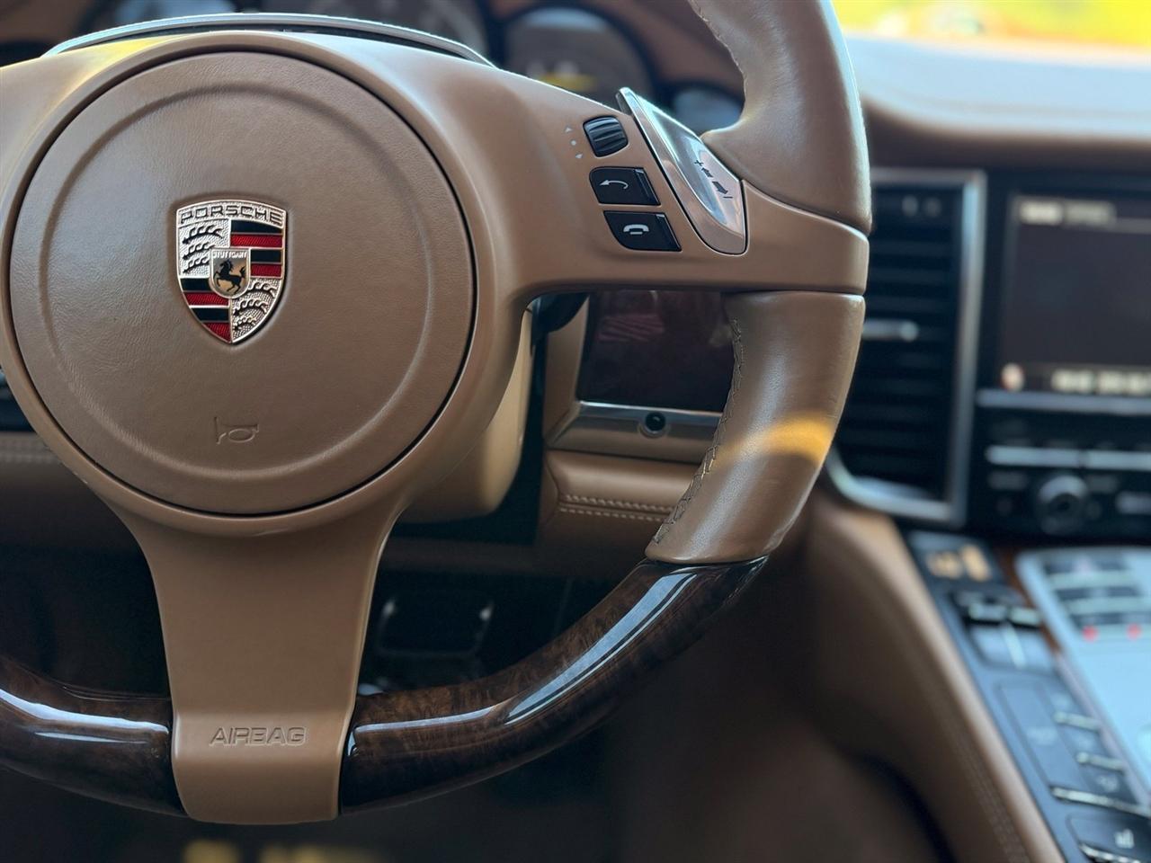 Porsche Panamera  2012
