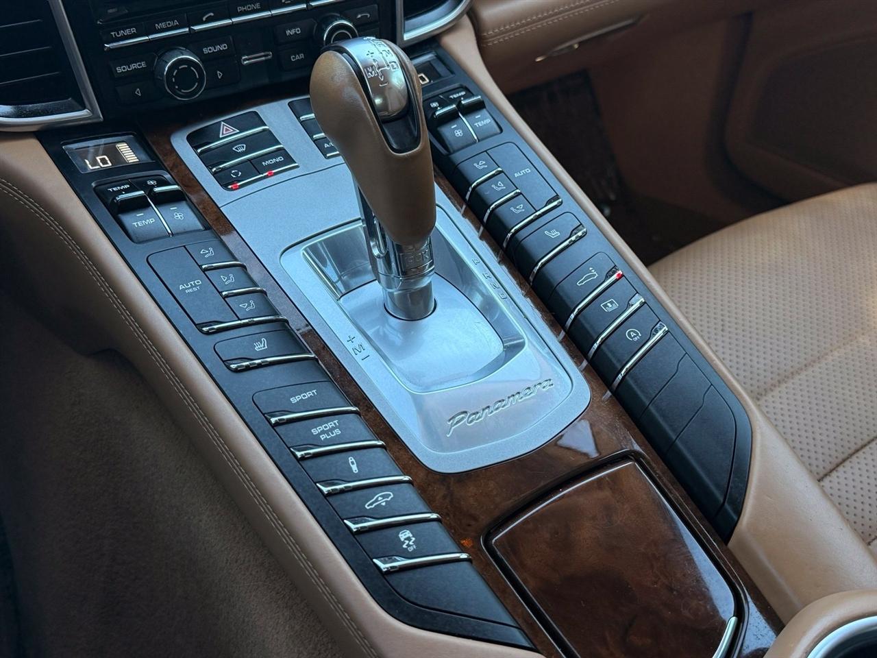 Porsche Panamera  2012