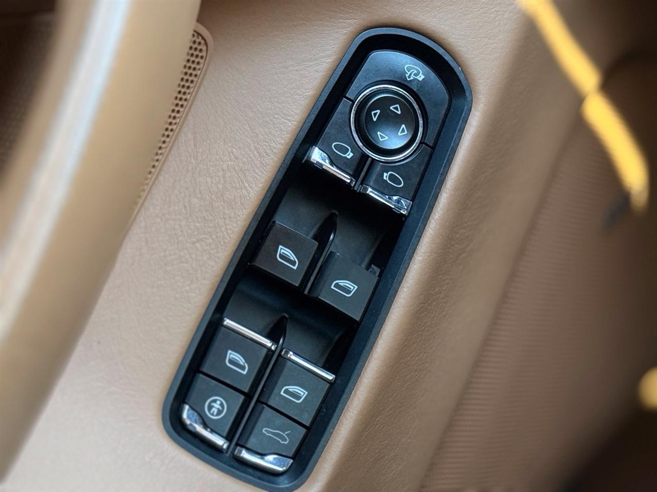 Porsche Panamera  2012