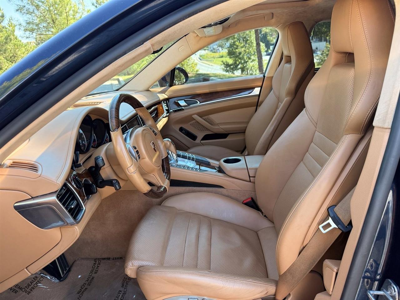 Porsche Panamera  2012