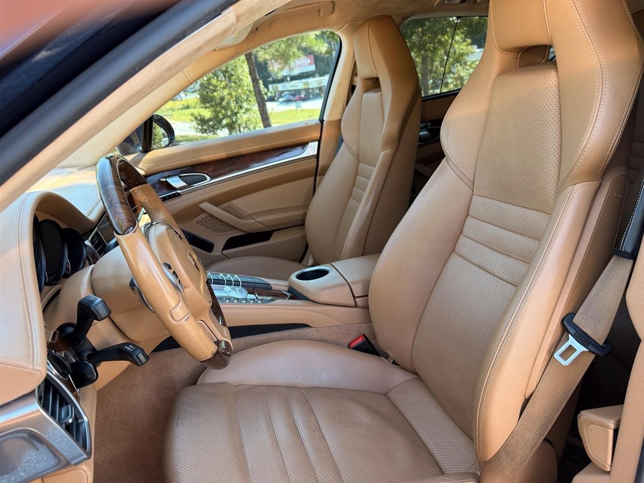 Porsche Panamera  2012
