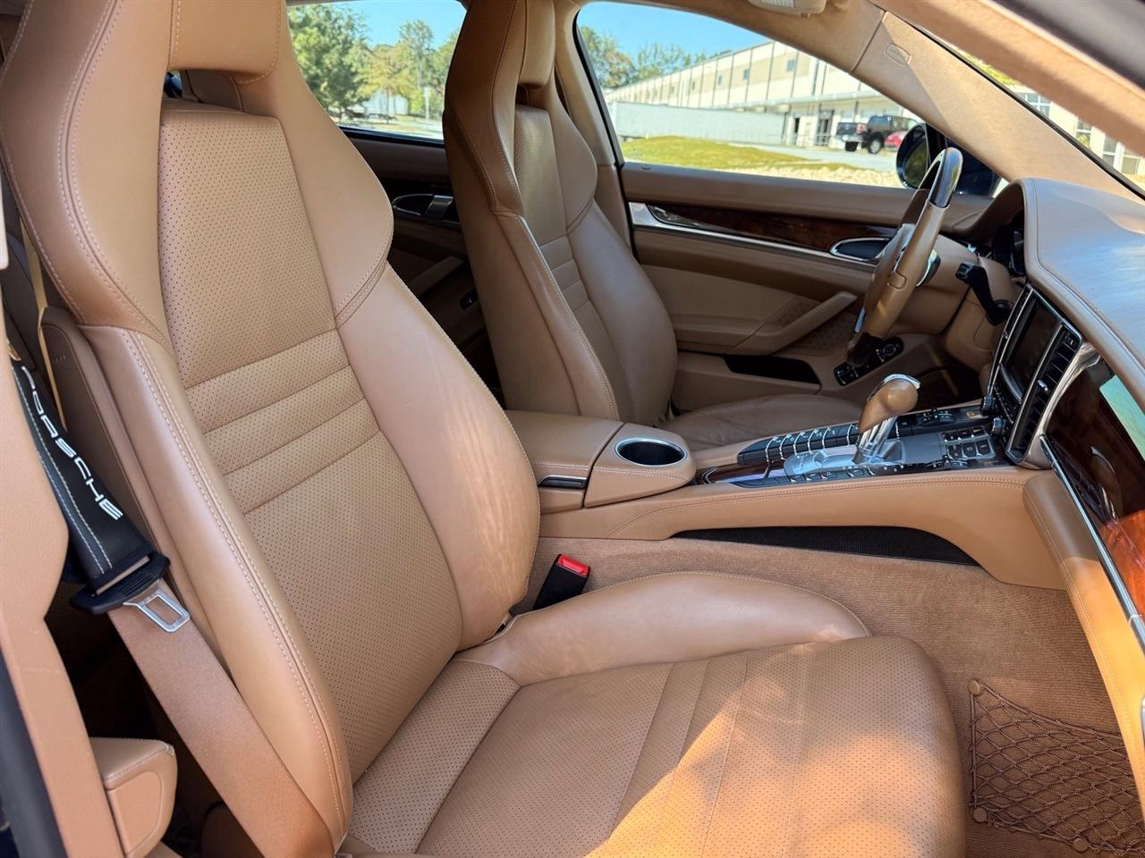Porsche Panamera  2012