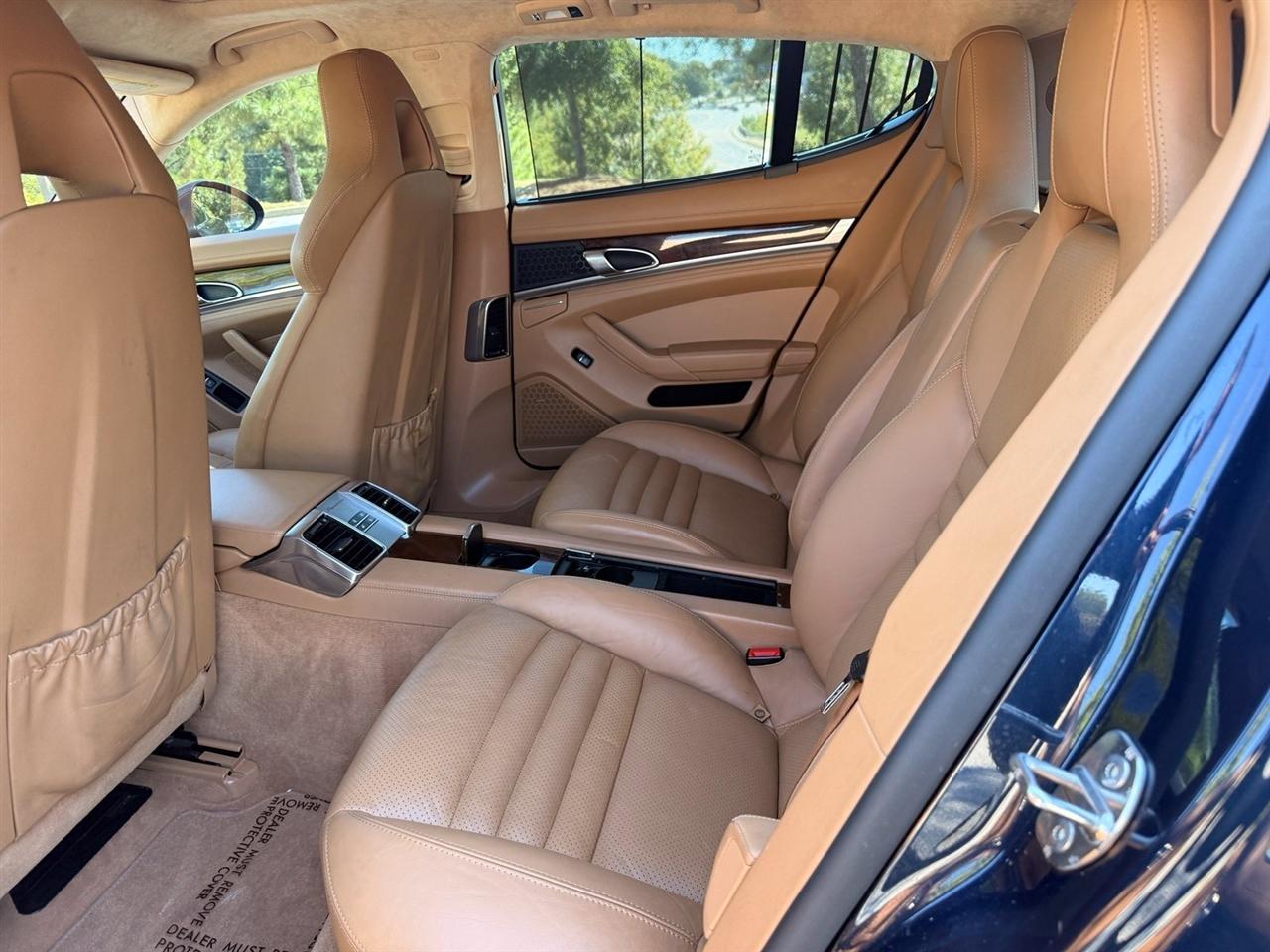 Porsche Panamera  2012