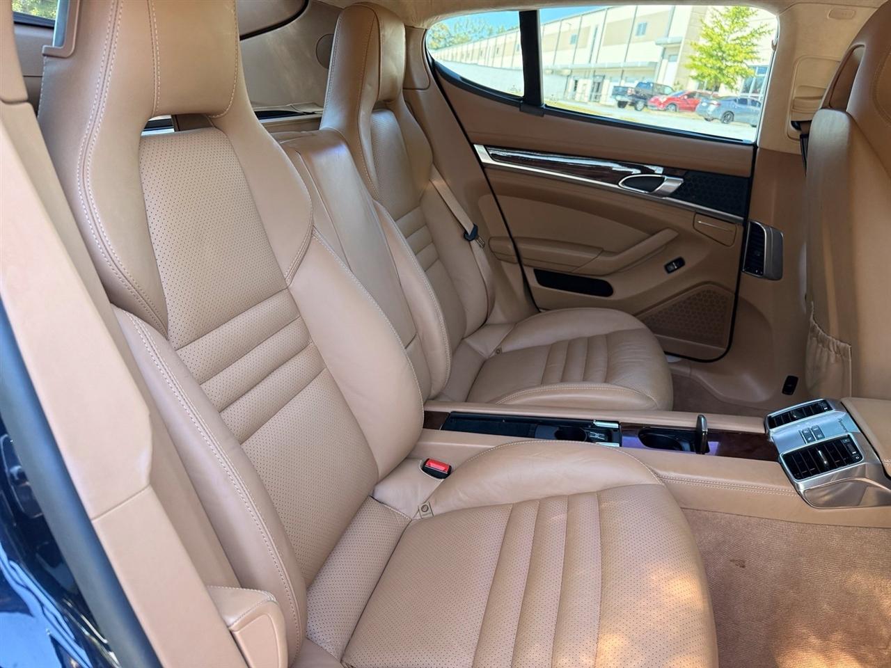 Porsche Panamera  2012