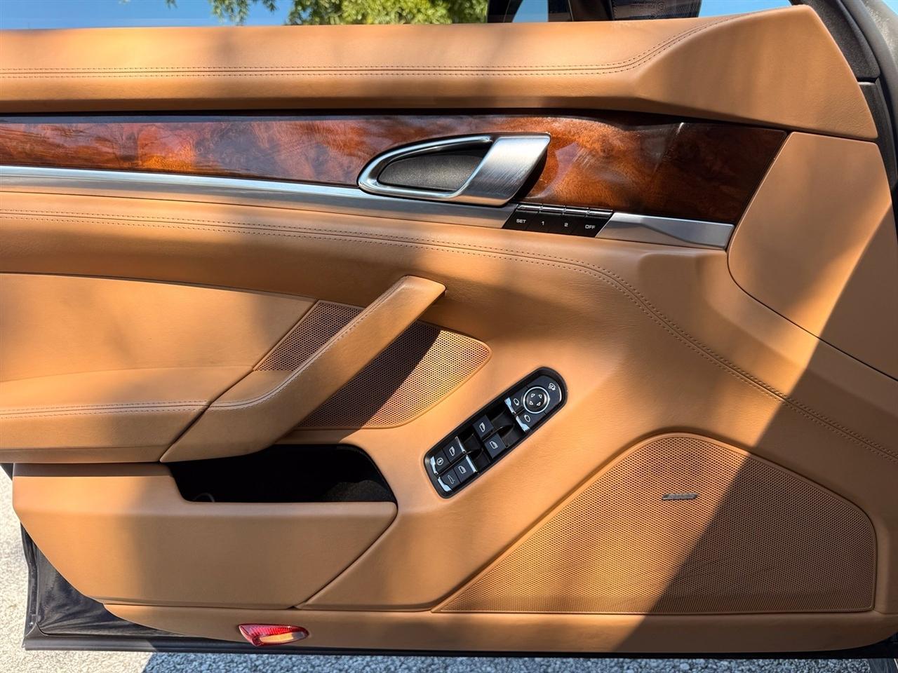 Porsche Panamera  2012