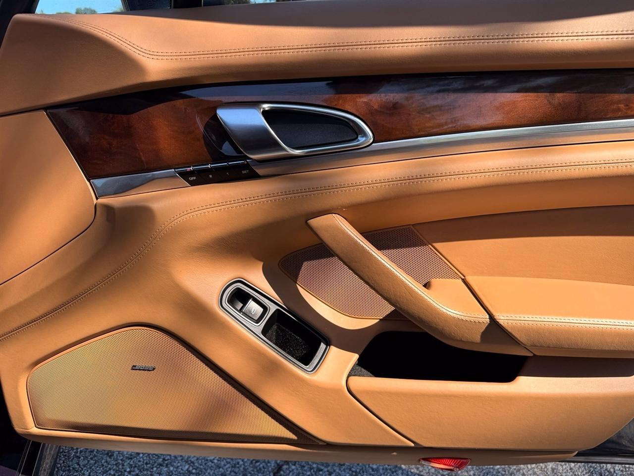 Porsche Panamera  2012