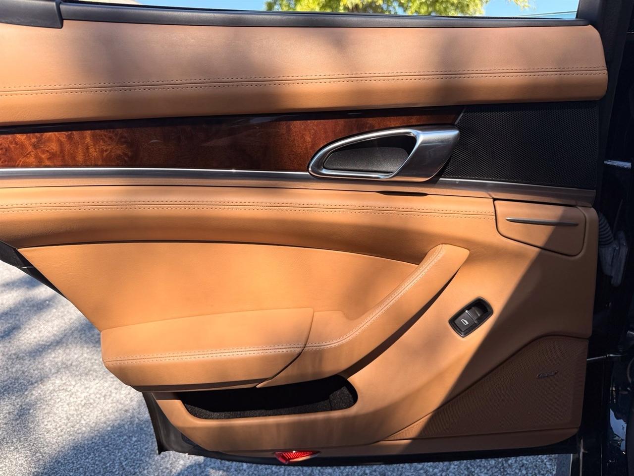 Porsche Panamera  2012