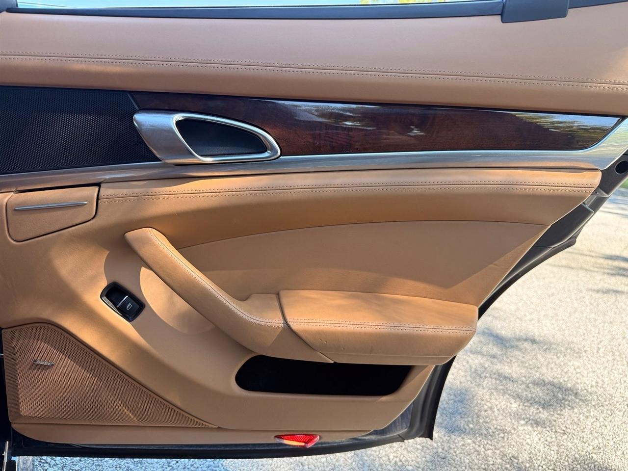 Porsche Panamera  2012