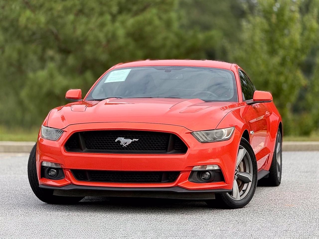 Ford Mustang photo 2