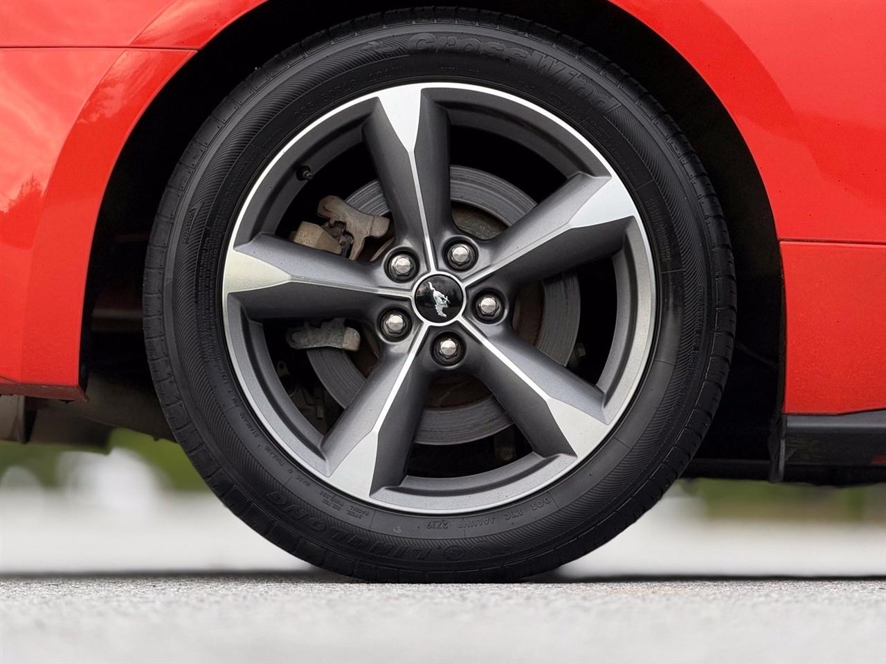 Ford Mustang photo 18