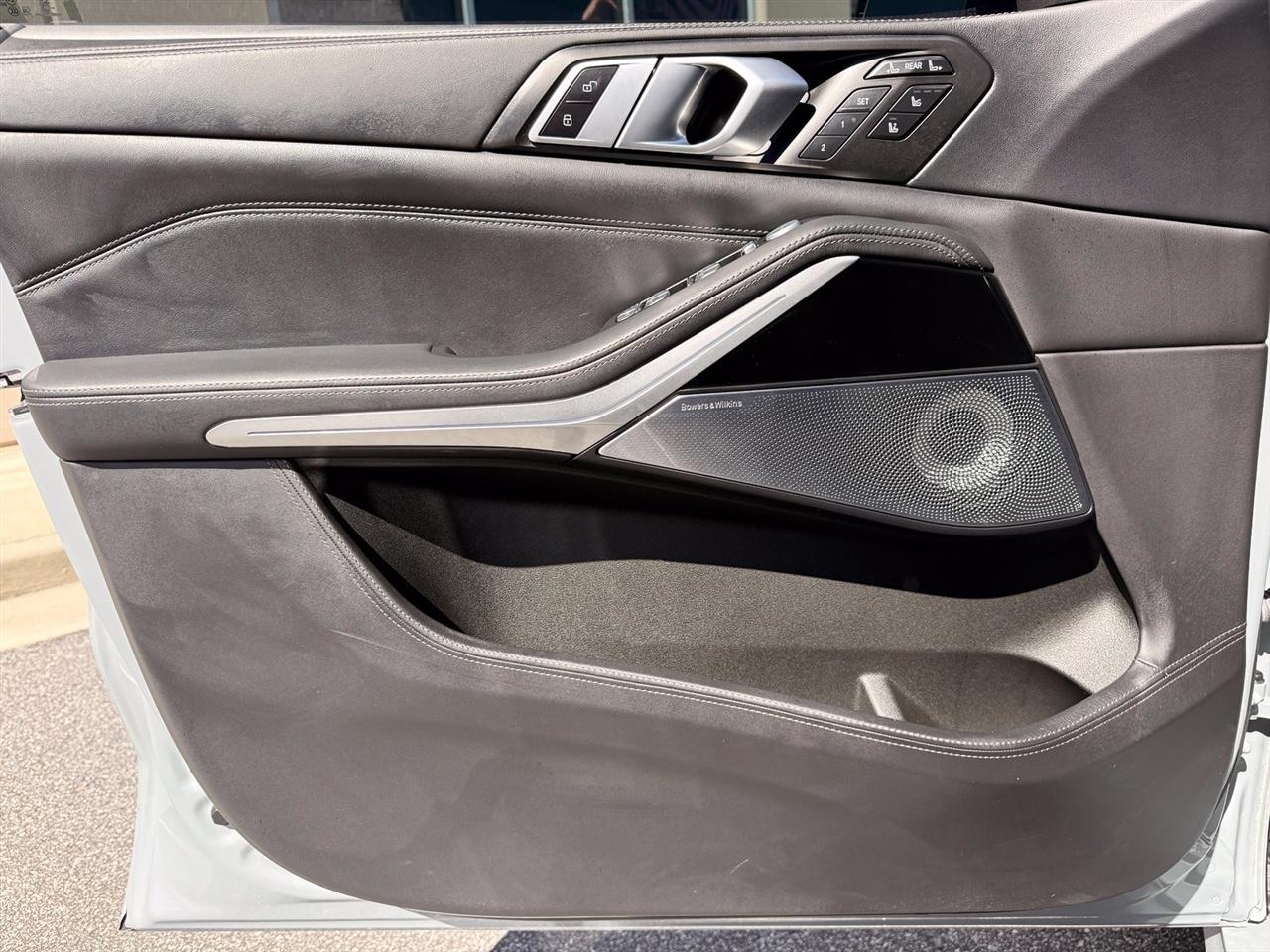 BMW X7  2024