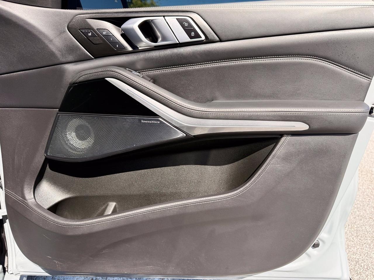 BMW X7  2024