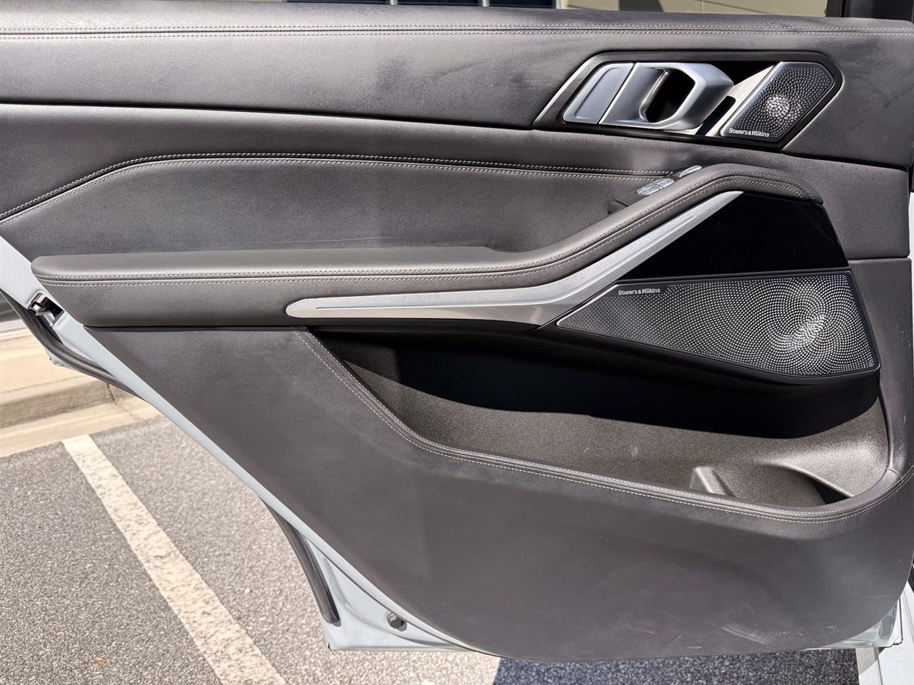 BMW X7  2024