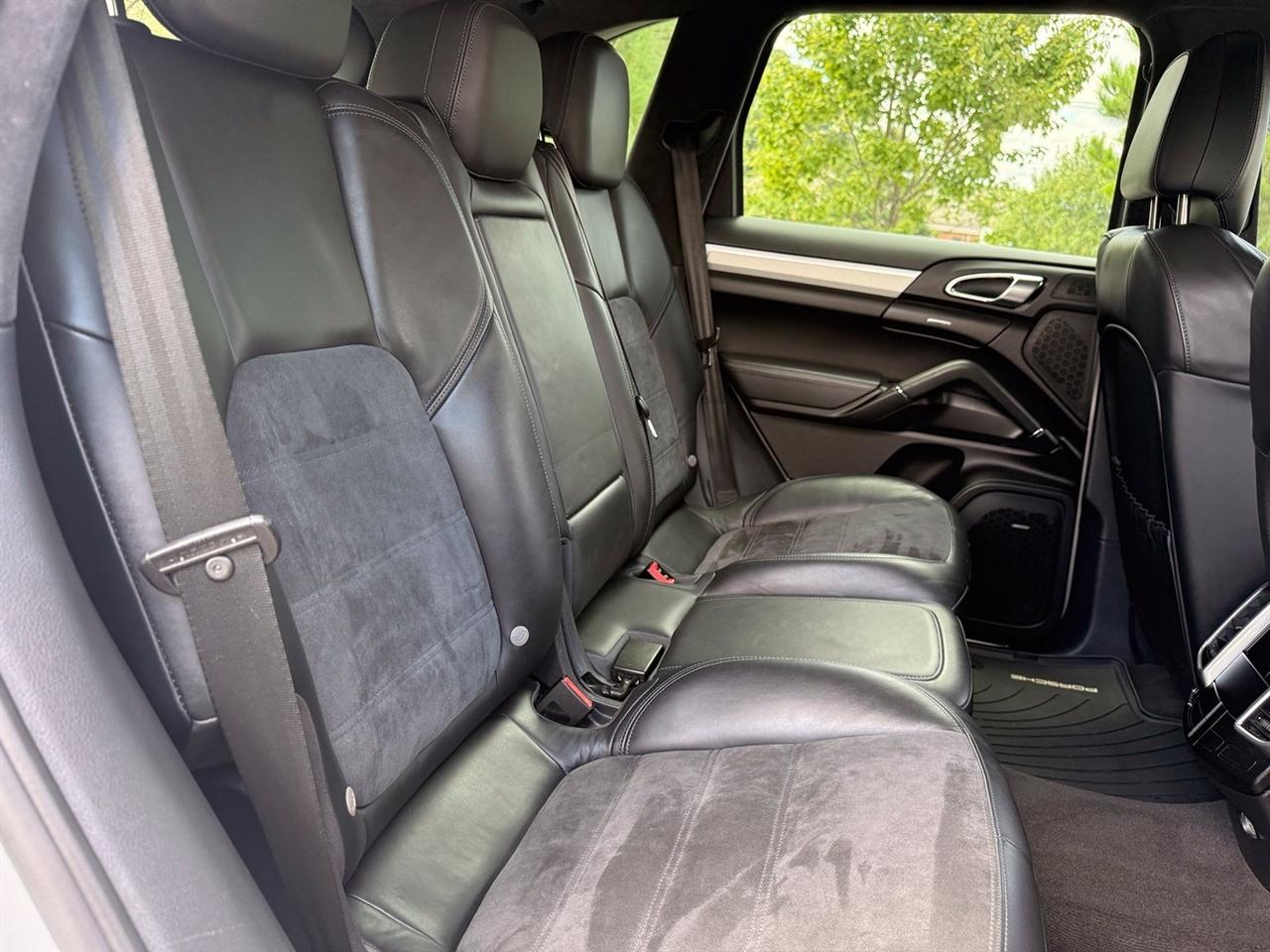 Porsche Cayenne  2013