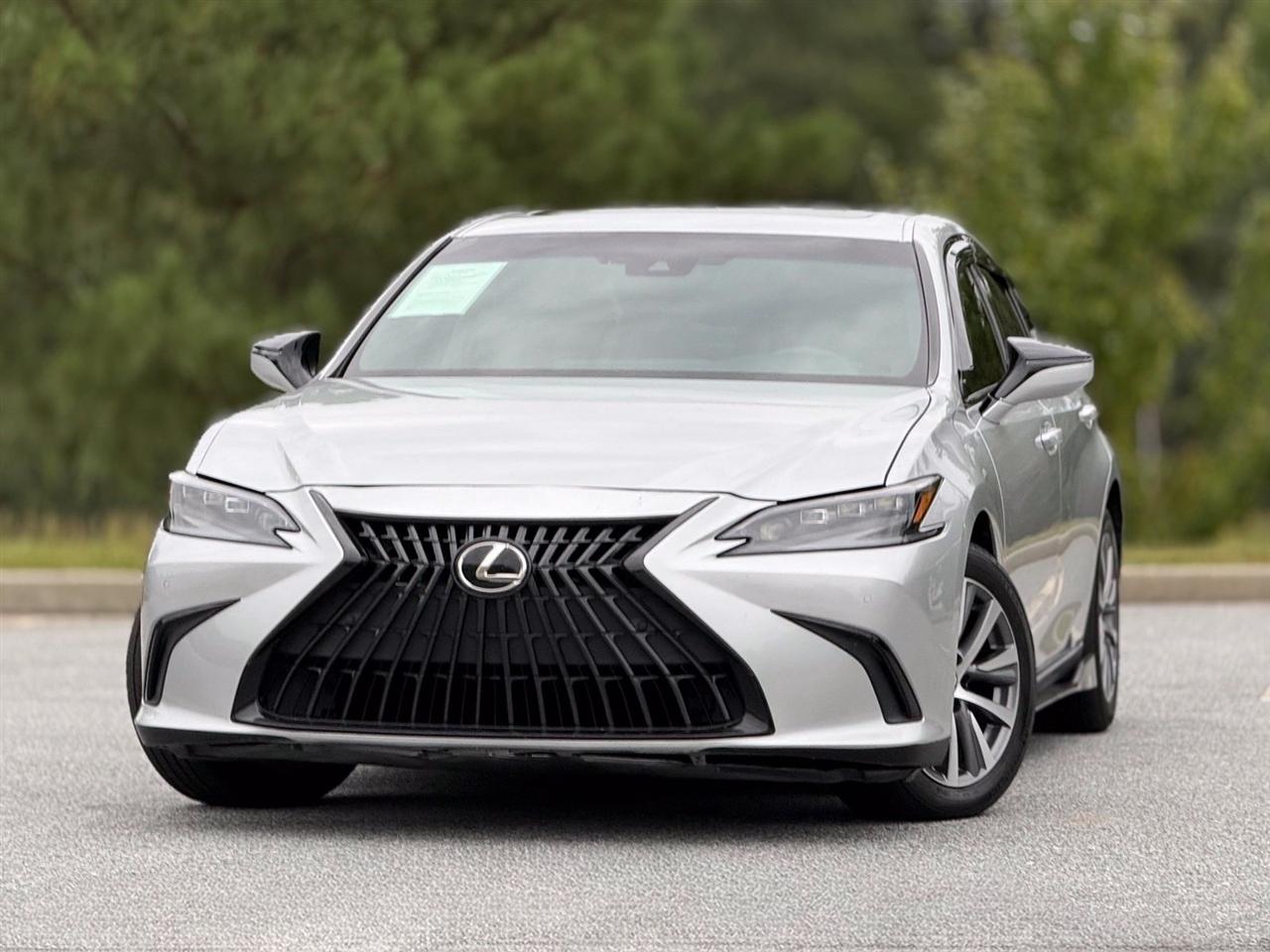 Lexus ES photo 2