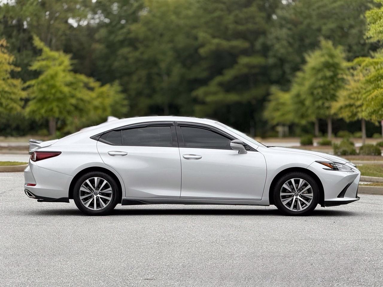 Lexus ES photo 12