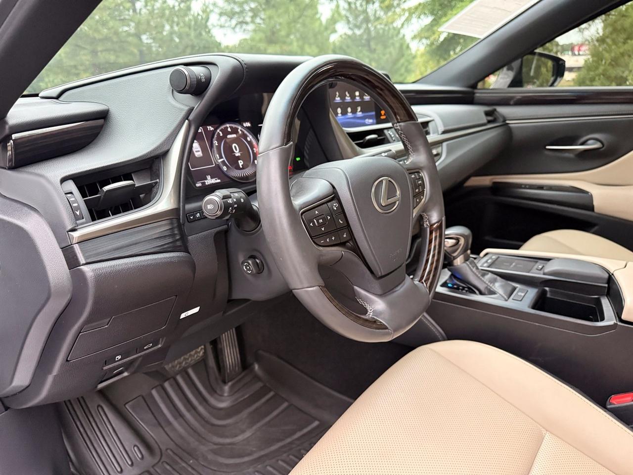 Lexus ES photo 22