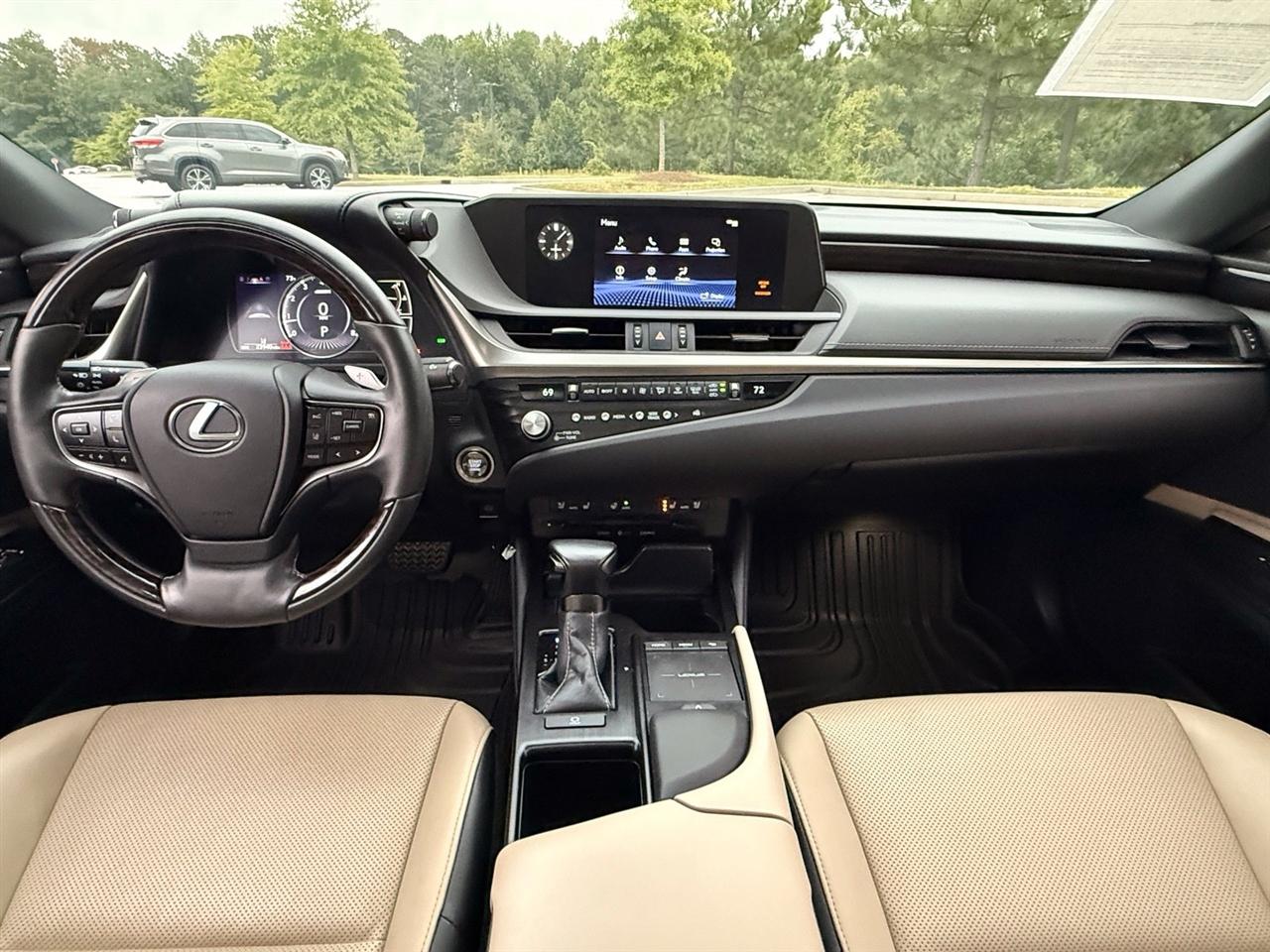 Lexus ES photo 23