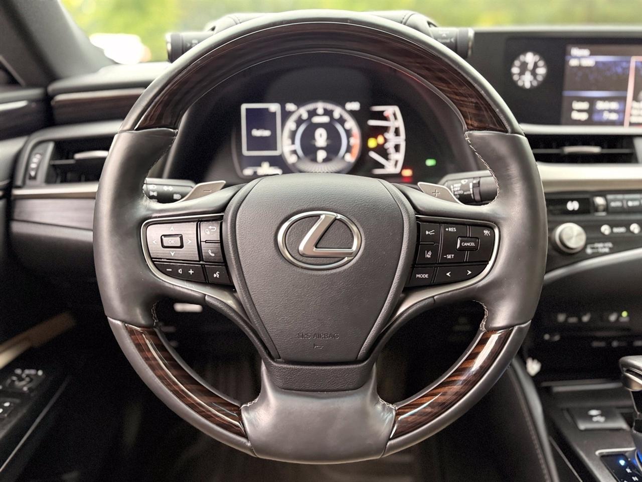 Lexus ES photo 25