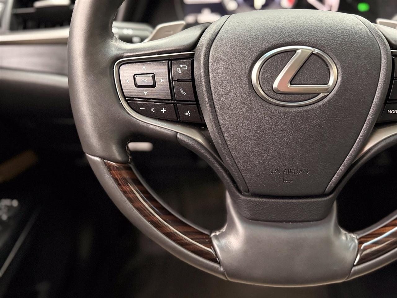 Lexus ES photo 26