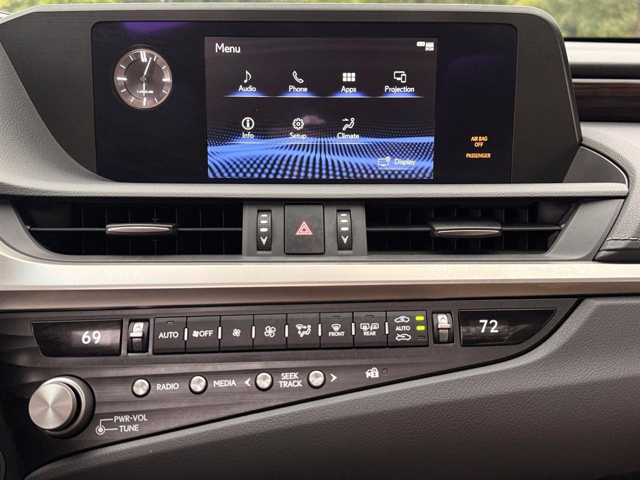 Lexus ES photo 30