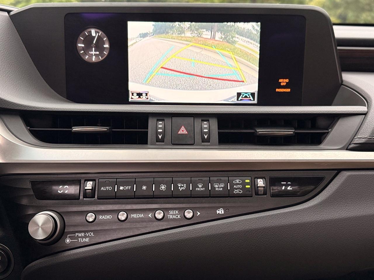 Lexus ES photo 31