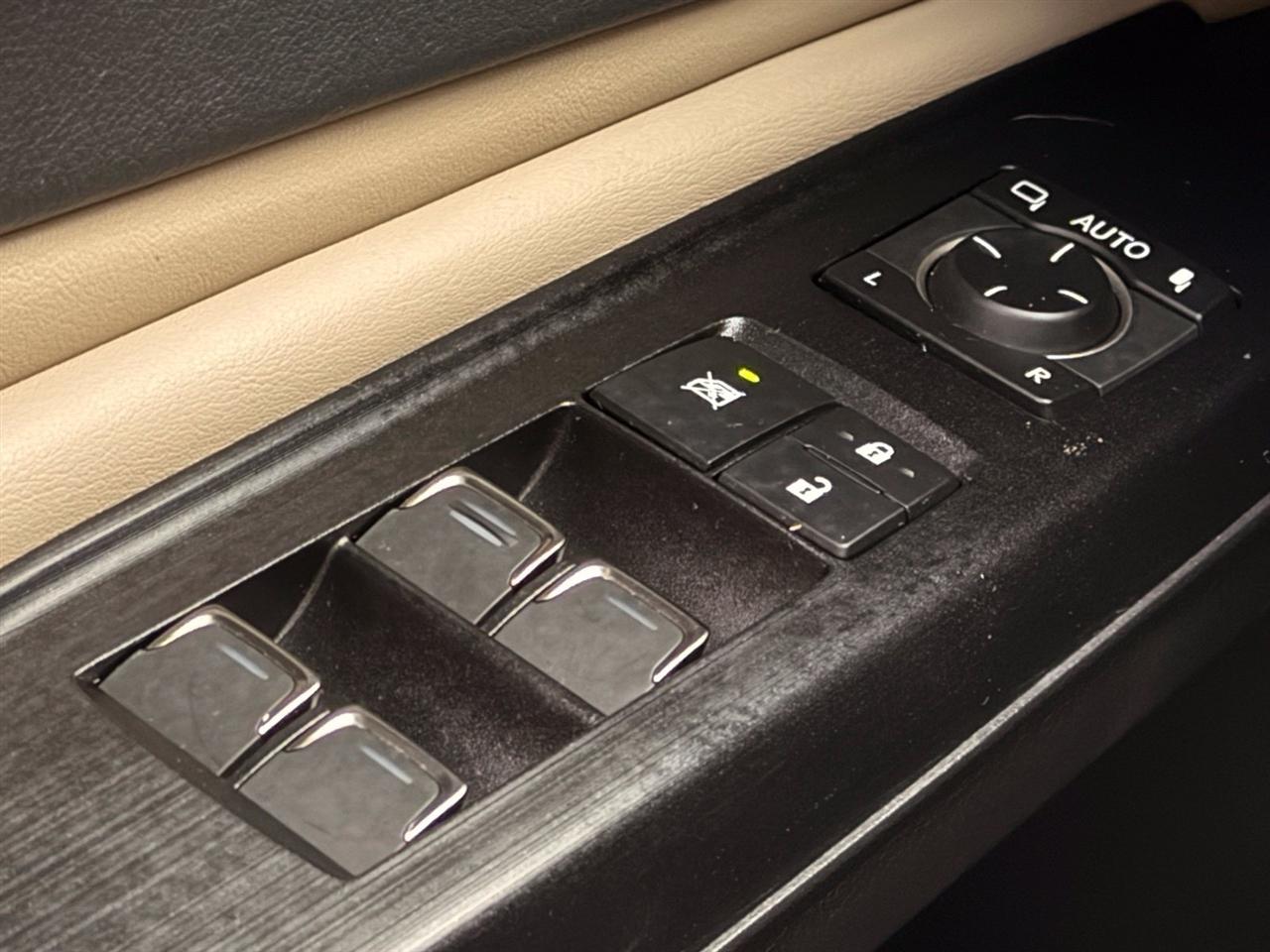 Lexus ES photo 32