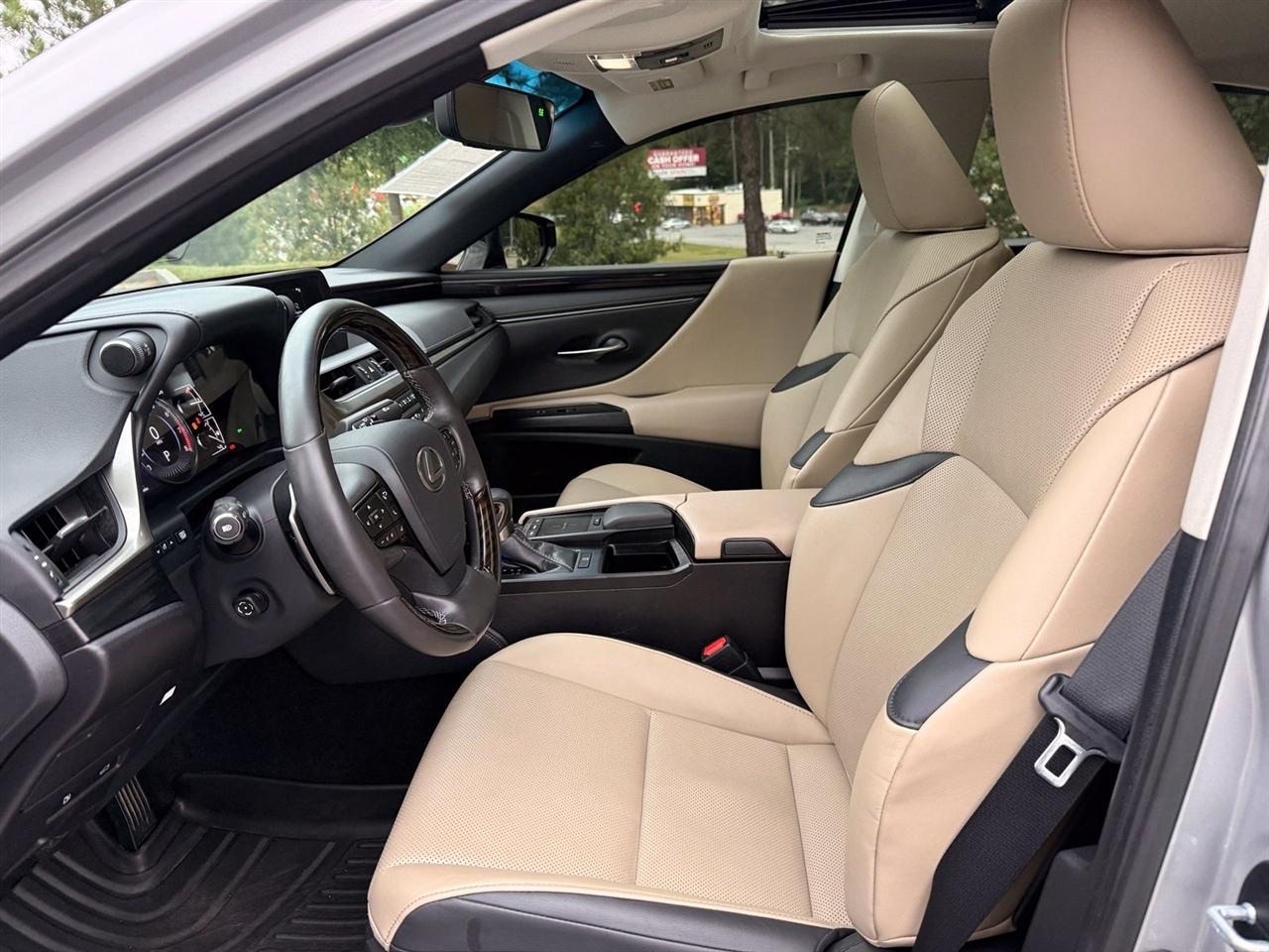 Lexus ES photo 34