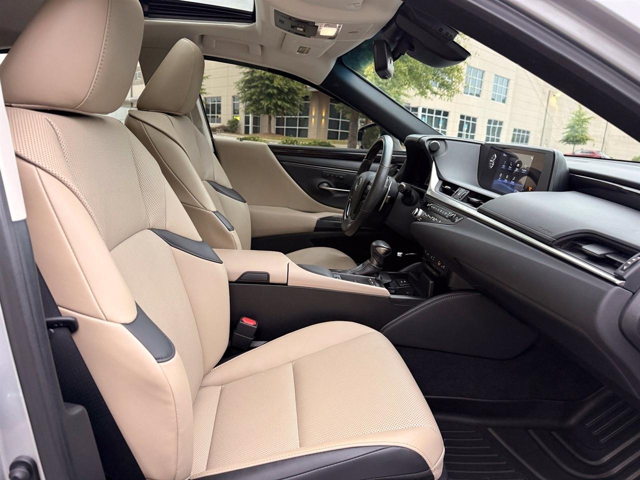 Lexus ES photo 35