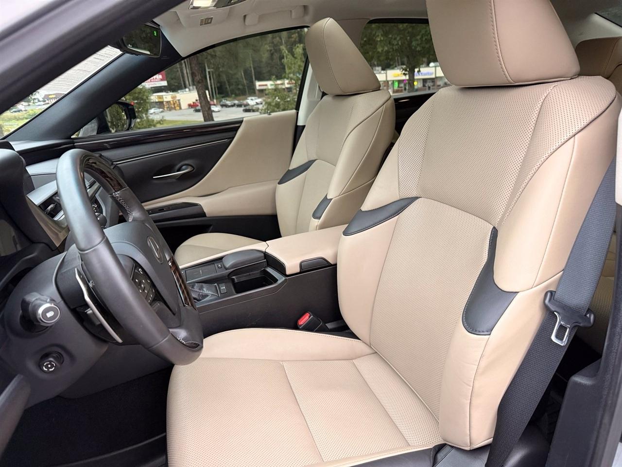 Lexus ES photo 36