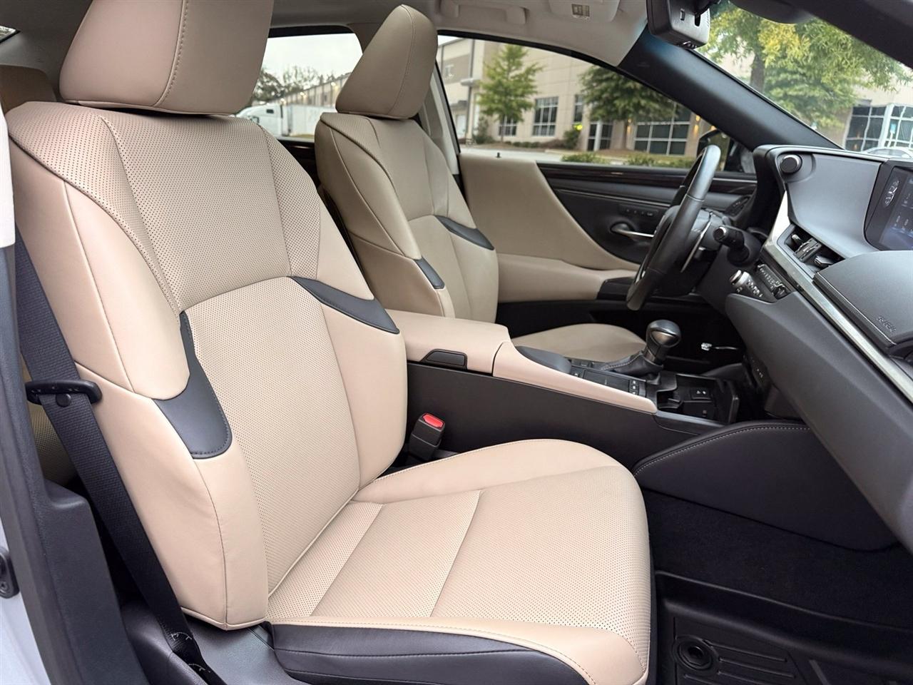 Lexus ES photo 37