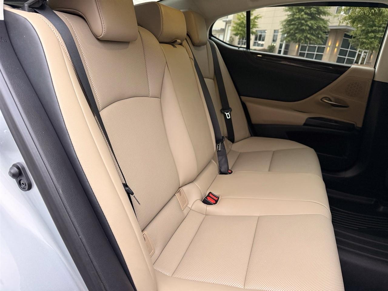 Lexus ES photo 42
