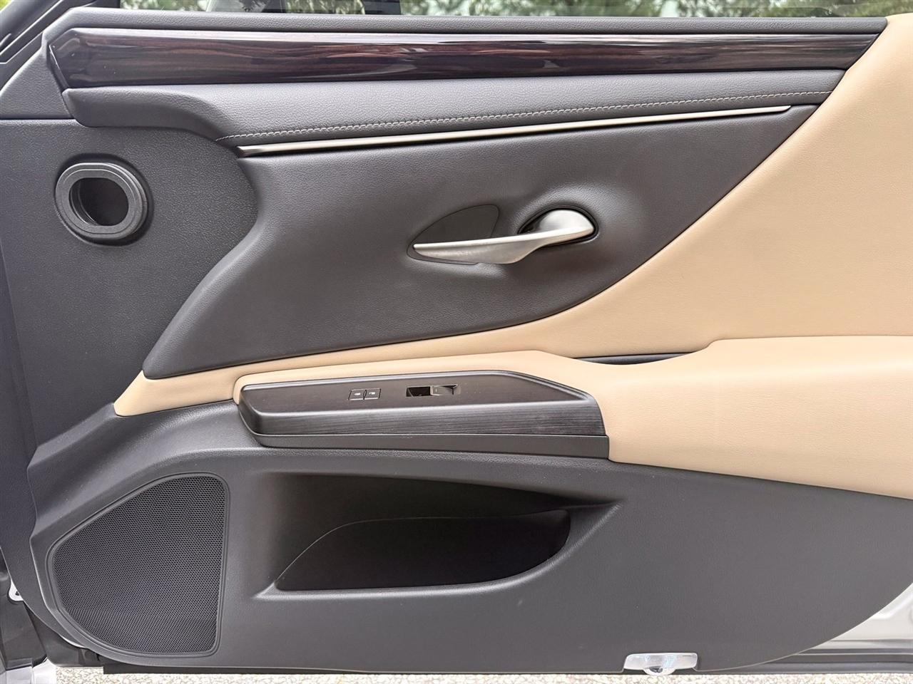 Lexus ES photo 44