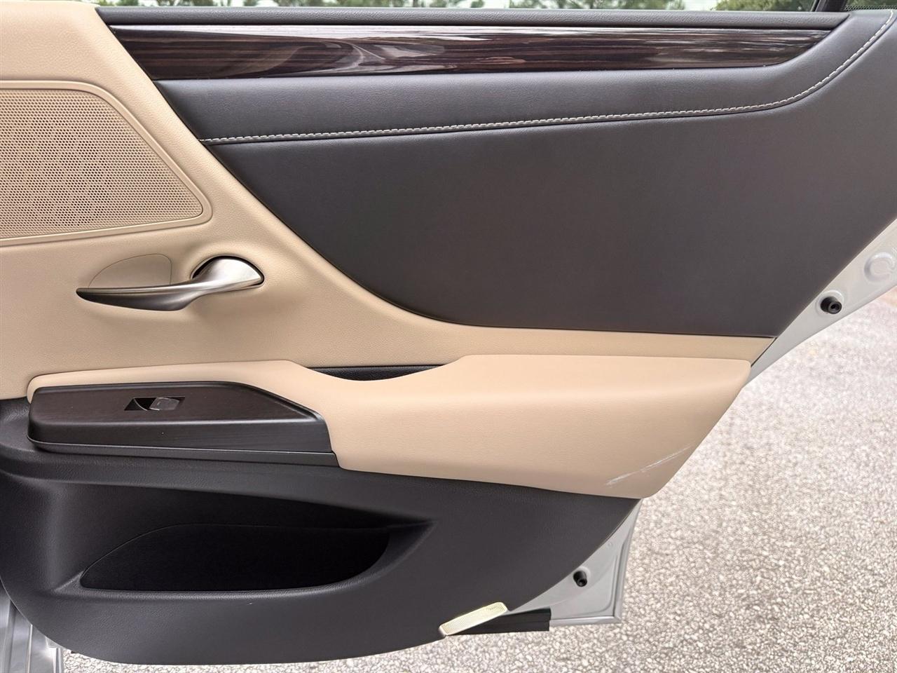 Lexus ES photo 46