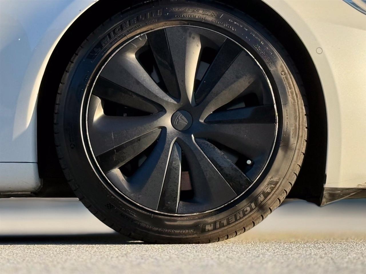 Tesla Model S  2021