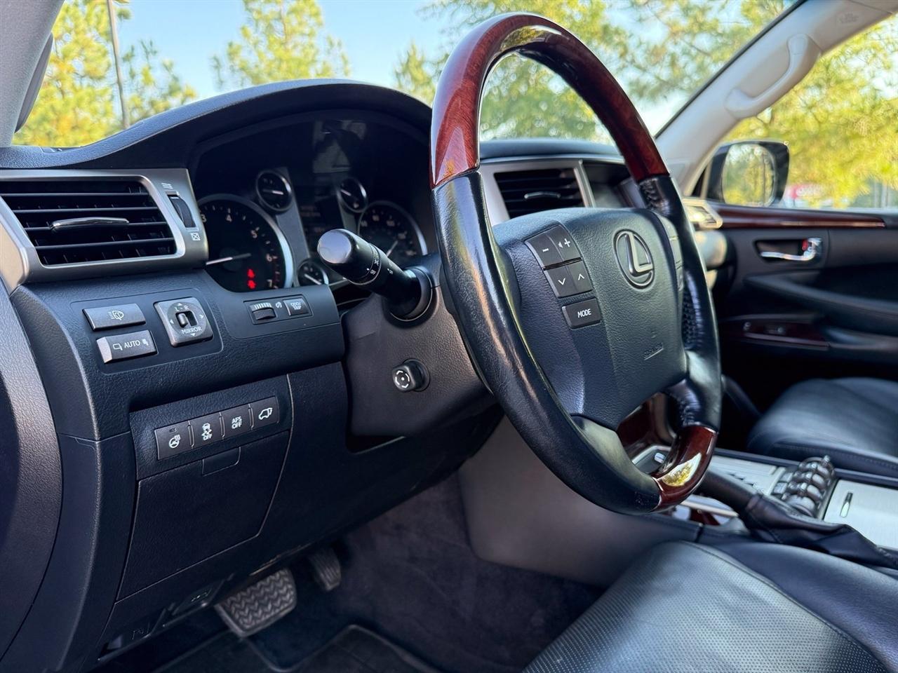 Lexus LX 570  2015