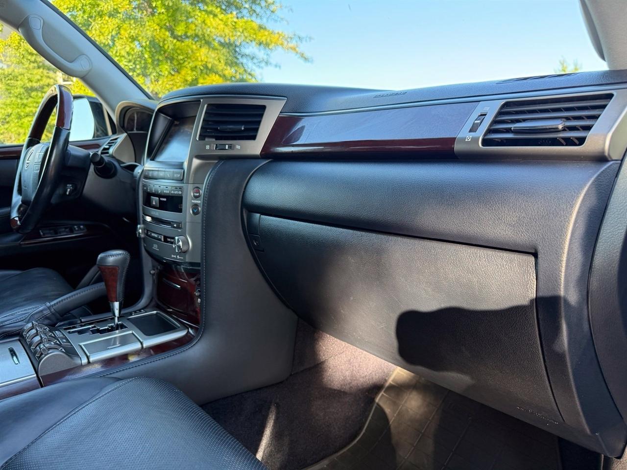 Lexus LX 570  2015