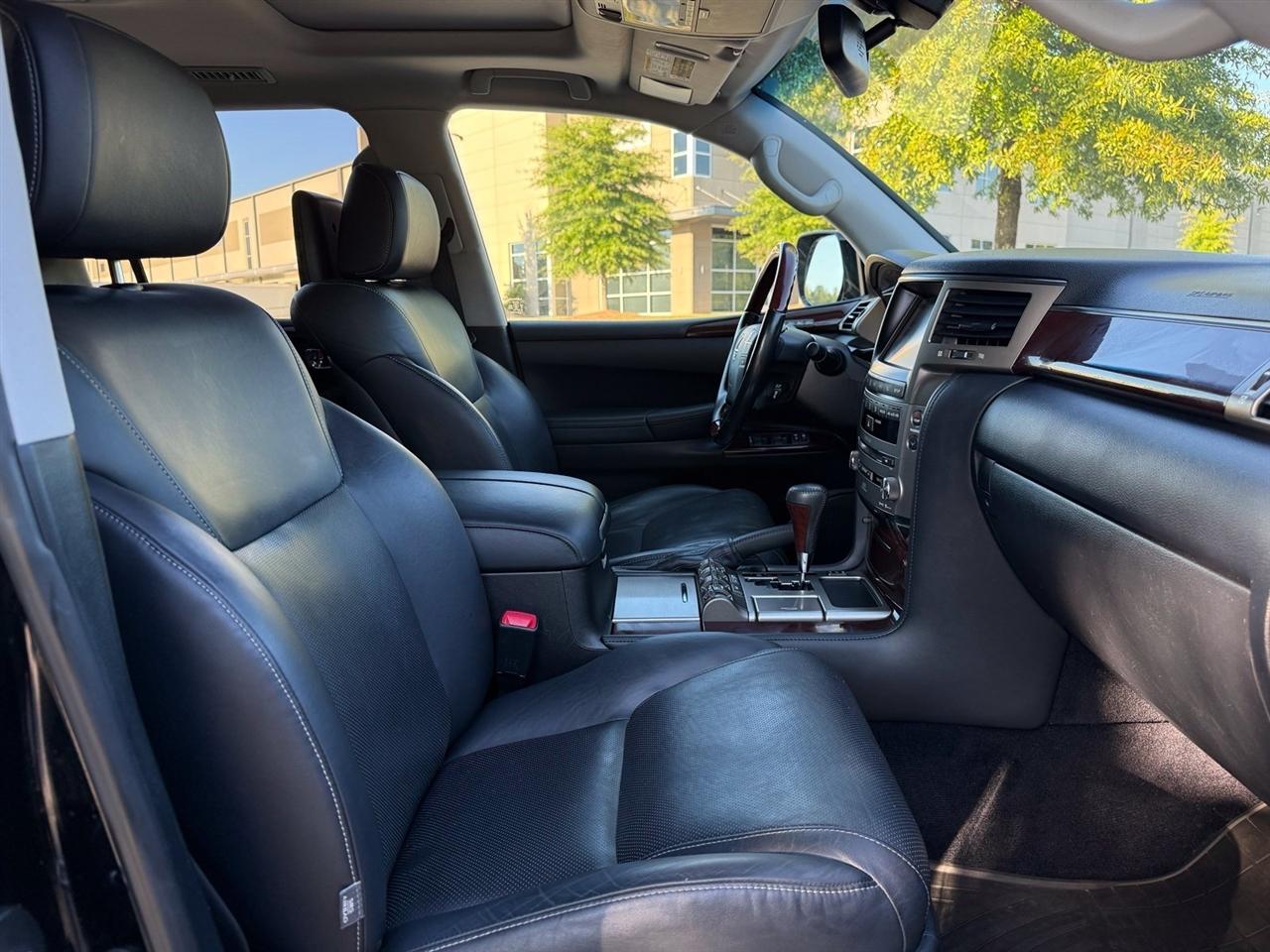 Lexus LX 570  2015