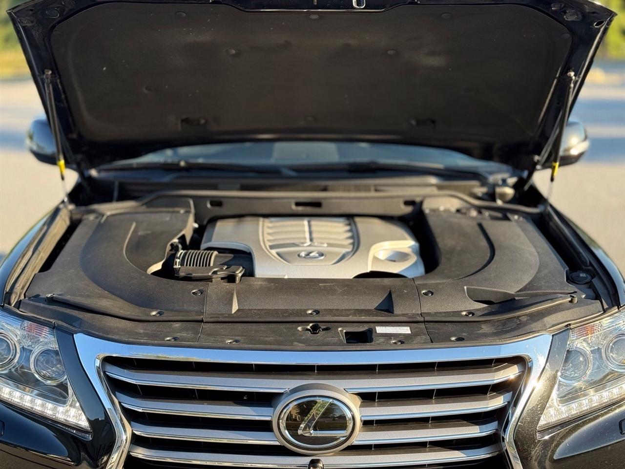 Lexus LX 570  2015
