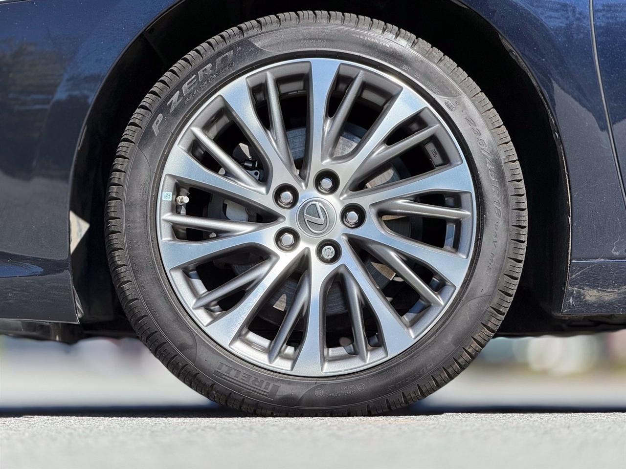 Lexus ES  2019
