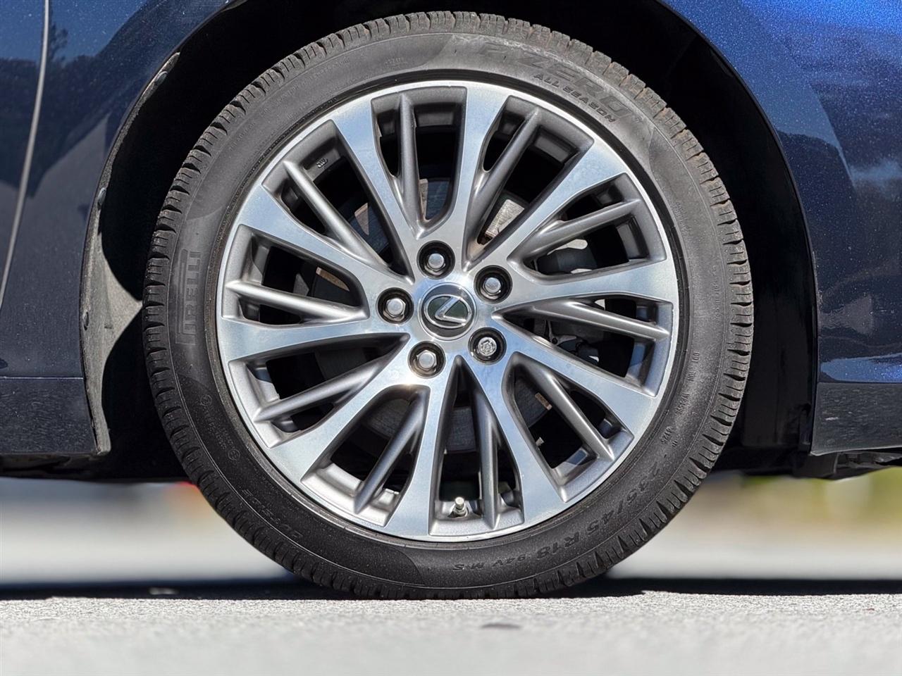 Lexus ES  2019
