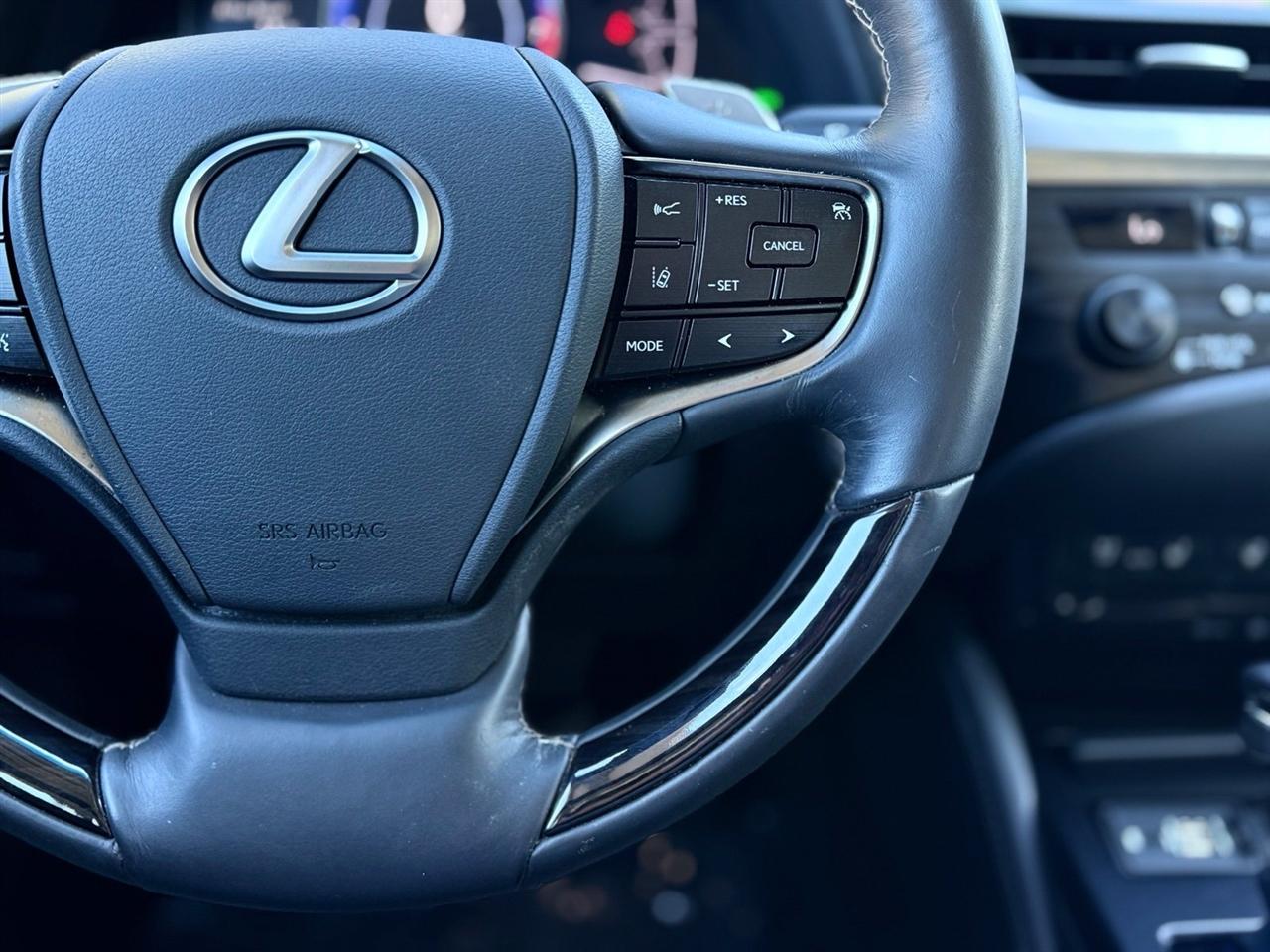 Lexus ES  2019
