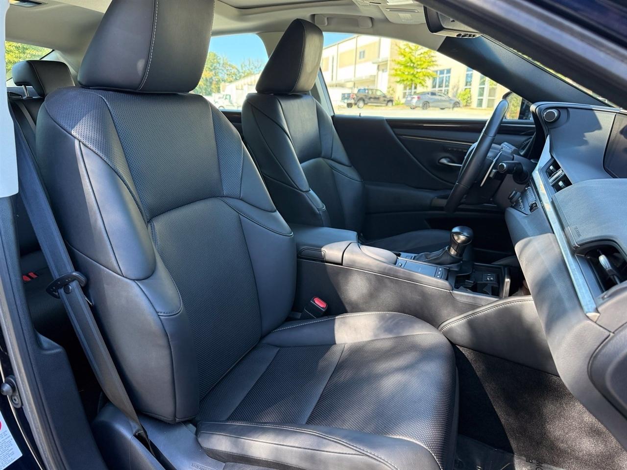 Lexus ES  2019