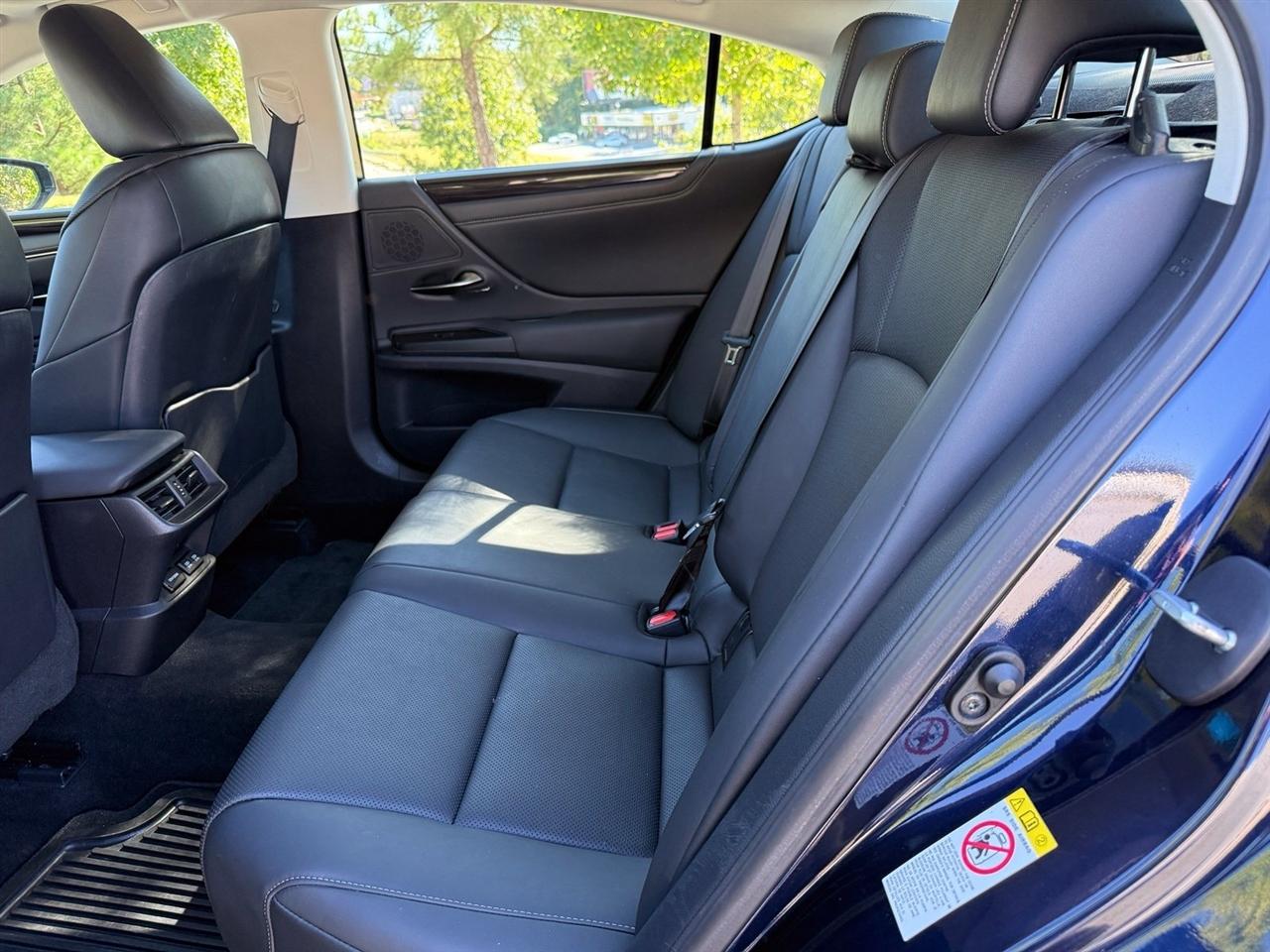 Lexus ES  2019