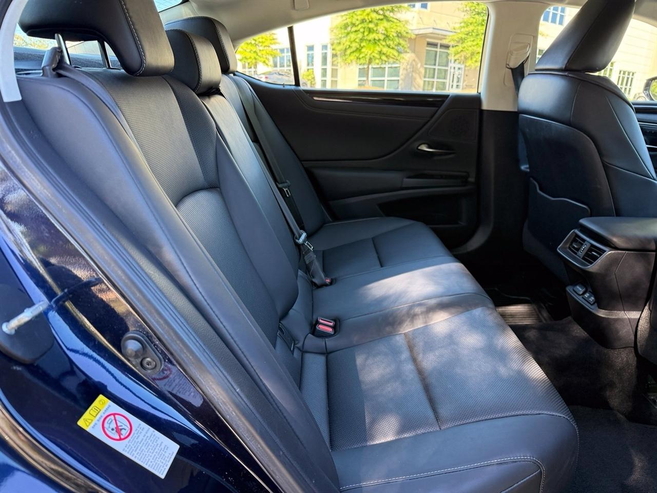 Lexus ES  2019