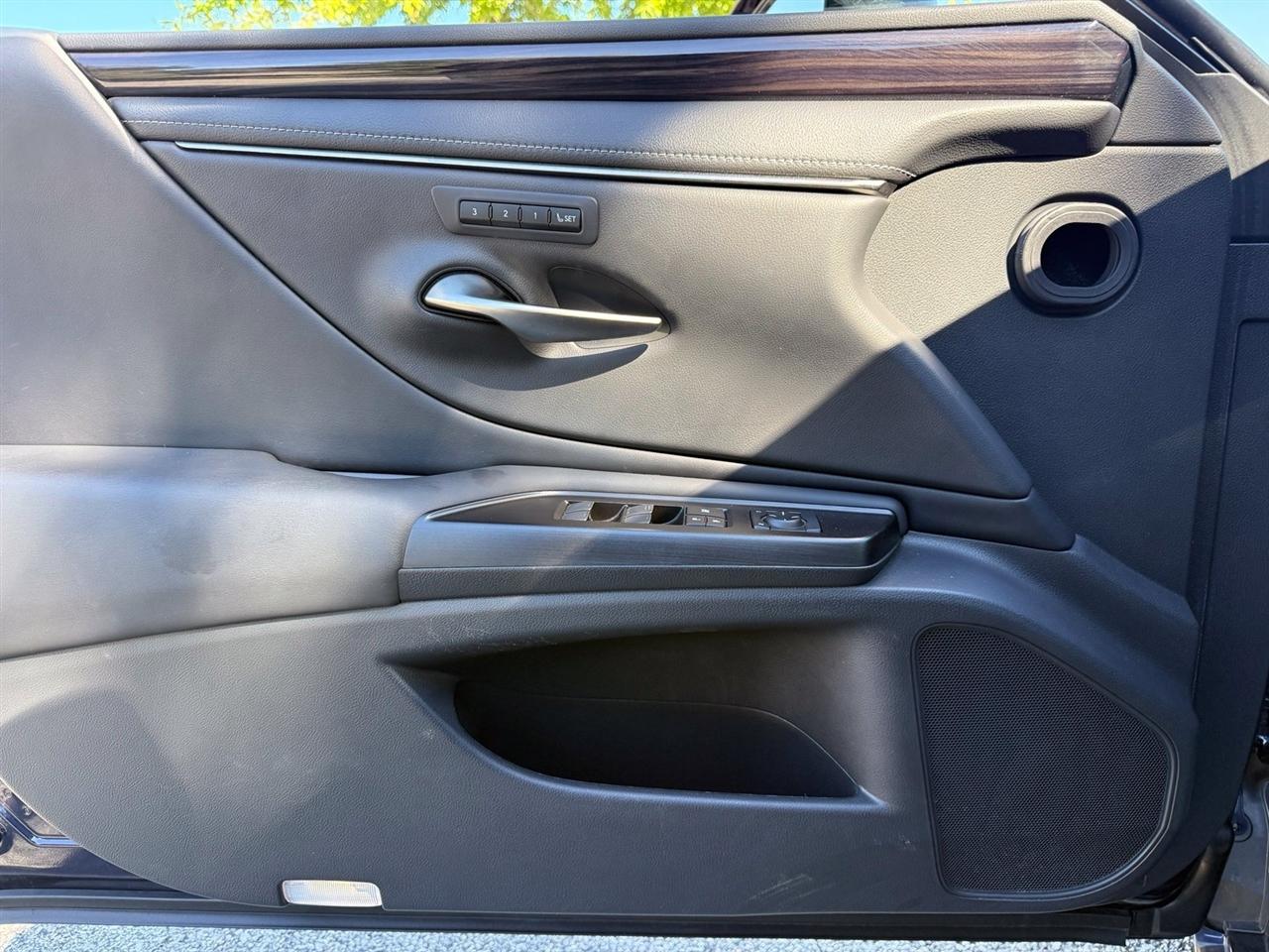 Lexus ES  2019